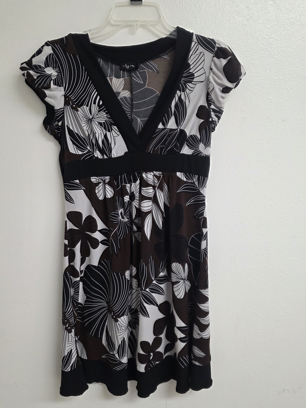Ruby Rox Black and Gray Floral Blouse (0464)
